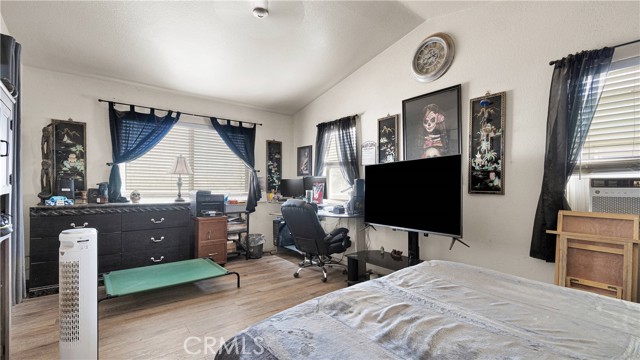 Detail Gallery Image 14 of 36 For 1650 Elmbridge Ln, Hemet,  CA 92545 - 6 Beds | 2/1 Baths