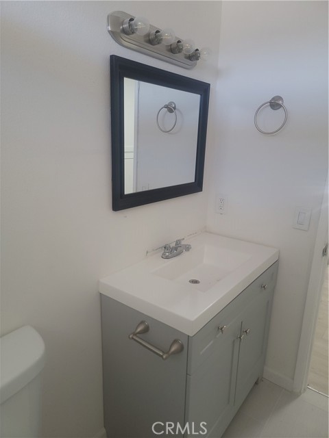 Detail Gallery Image 13 of 16 For 38478 Larkin Ave #B,  Palmdale,  CA 93550 - 2 Beds | 1/1 Baths