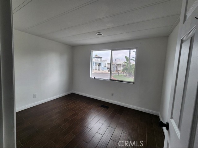 Detail Gallery Image 10 of 13 For 21851 Newland #127,  Huntington Beach,  CA 92646 - 4 Beds | 2 Baths