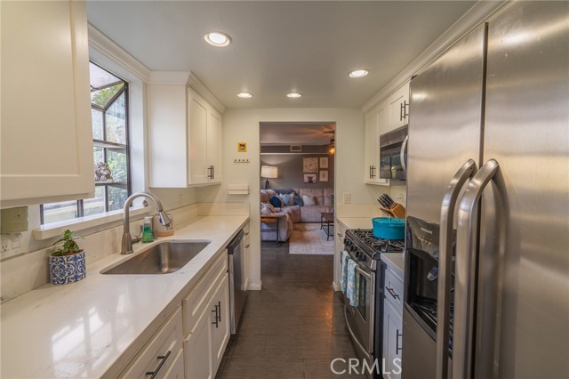 Detail Gallery Image 9 of 28 For 835 W Sepulveda St a,  San Pedro,  CA 90731 - 2 Beds | 2 Baths