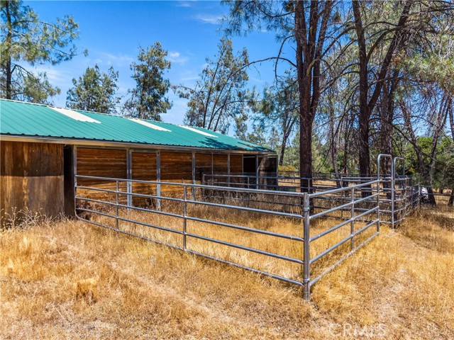 7235 Highland Springs Road, Lakeport CA: https://media.crmls.org/medias/56551e12-2da5-464b-b6bb-dcd20cd7a46a.jpg