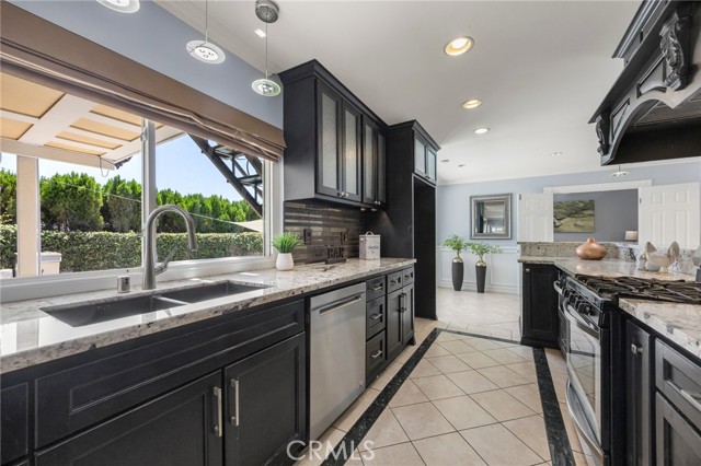 324 Marymont Avenue, Placentia CA: https://media.crmls.org/medias/56557232-c899-492b-9838-8e6cf2588ae0.jpg