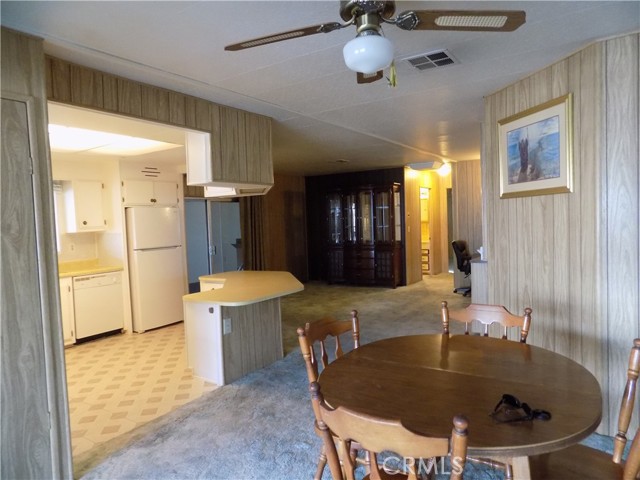 Detail Gallery Image 8 of 21 For 14000 El Evado Rd #33,  Victorville,  CA 92392 - 2 Beds | 2 Baths