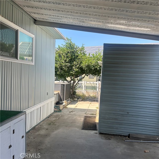 450 Judson Avenue, Redlands CA: https://media.crmls.org/medias/5656c2e0-e4a1-4373-b60e-d6102e4772c8.jpg