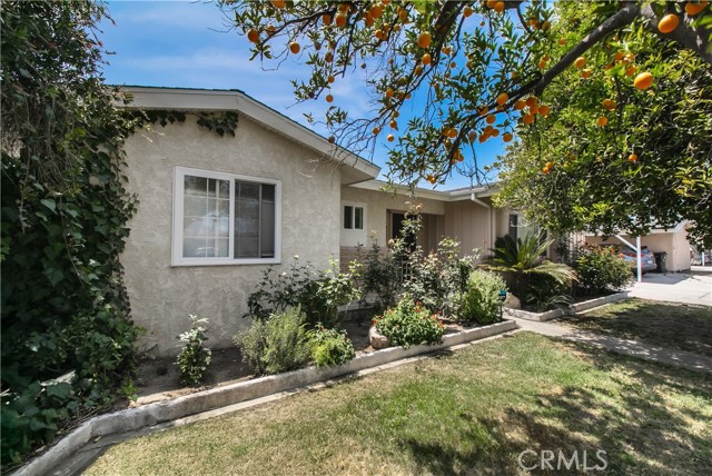 8527 Casaba Avenue, Winnetka CA: https://media.crmls.org/medias/565776a0-6385-4a5f-ac1d-07462035b633.jpg
