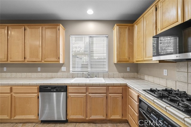 Detail Gallery Image 10 of 43 For 43891 42nd St, Lancaster,  CA 93536 - 3 Beds | 3 Baths