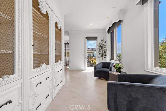 Detail Gallery Image 25 of 75 For 530 Kings Rd, Newport Beach,  CA 92663 - 5 Beds | 4/3 Baths