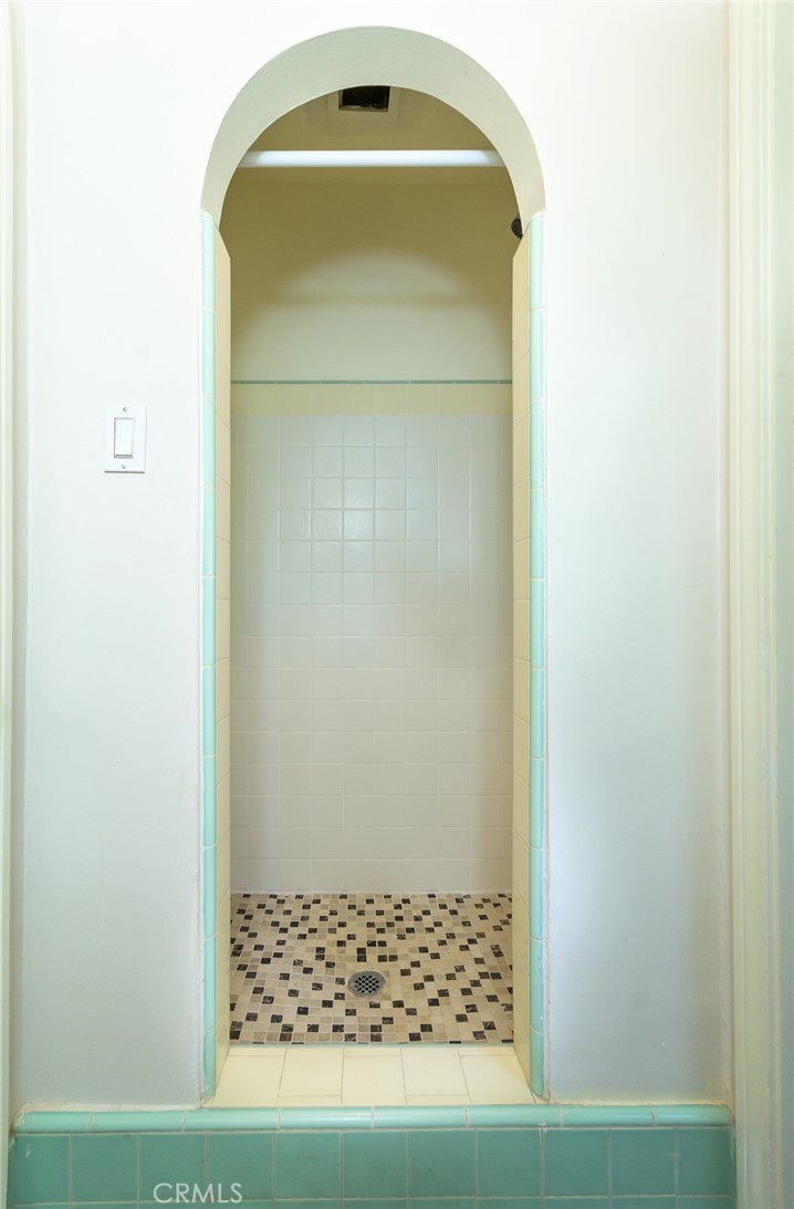 https://media.crmls.org/medias/565802ce-f484-4a23-afea-9856a3efe74b.jpg?preset=X-Large