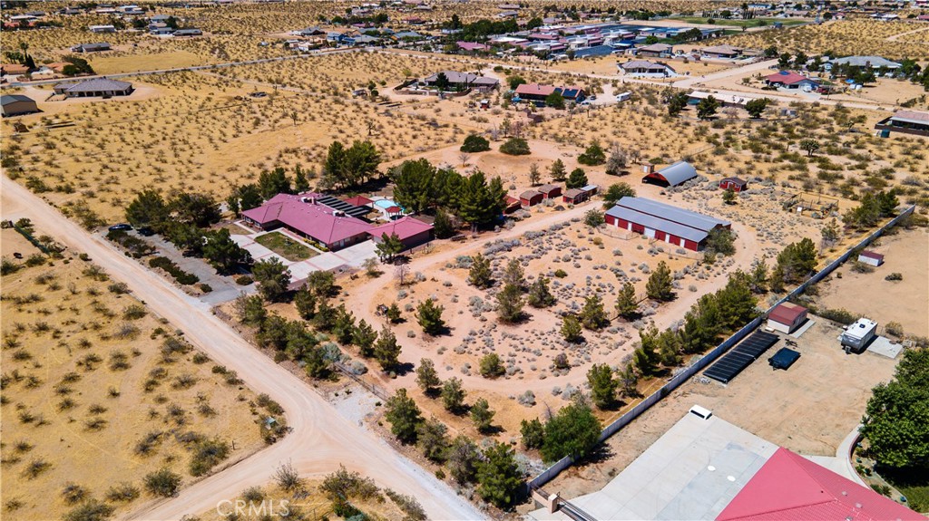 https://media.crmls.org/medias/56581b28-efb2-4a60-98c4-b3d1b7171484.jpg?preset=X-Large