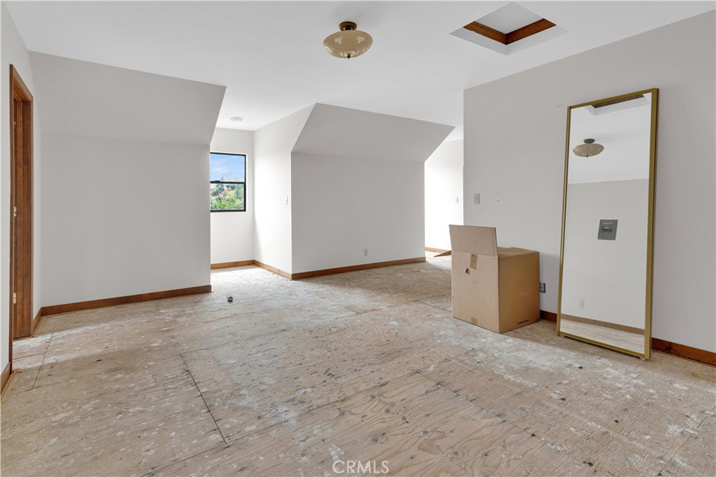 https://media.crmls.org/medias/5658b0ea-4436-4288-a106-95e0d1e8ca82.jpg?preset=X-Large