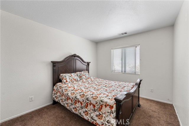16029 White Mountain Place, Victorville CA: https://media.crmls.org/medias/565b3b73-ade6-4add-857a-b0049b215572.jpg
