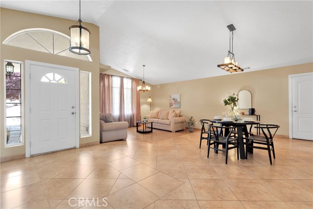 Detail Gallery Image 5 of 64 For 16158 Rimrock Rd, Apple Valley,  CA 92307 - 4 Beds | 2/1 Baths