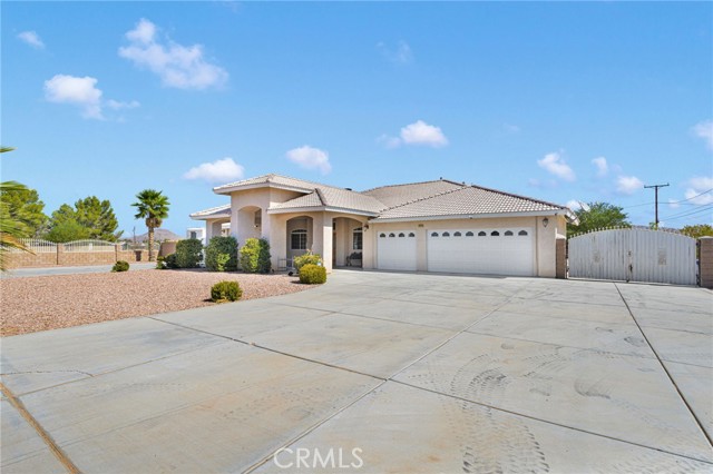 21350 Ramona Avenue, Apple Valley CA: https://media.crmls.org/medias/565c3ec5-f960-4c68-b491-9a9ba82b7a16.jpg