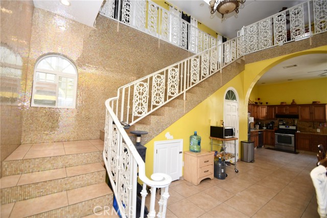 14105 Fonthill Avenue, Hawthorne CA: https://media.crmls.org/medias/565c45d4-7f32-4172-bcb6-eb4958eda479.jpg