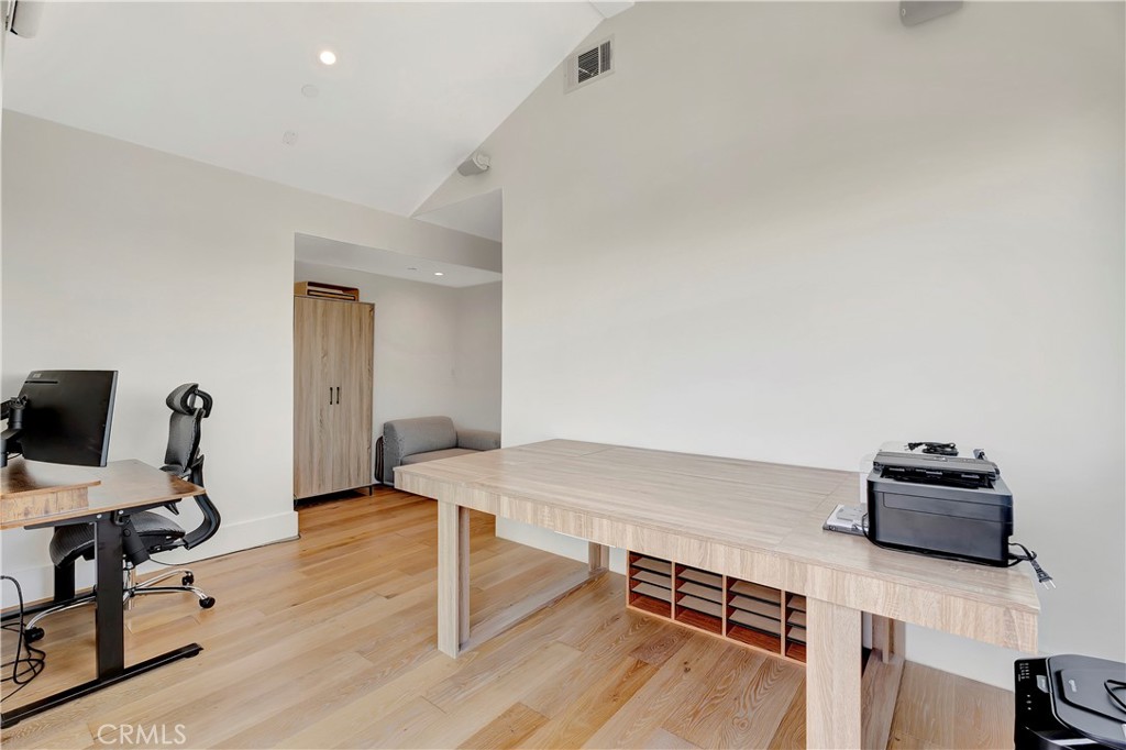 565cca15 Cd21 487e 91c0 1cc53516d611