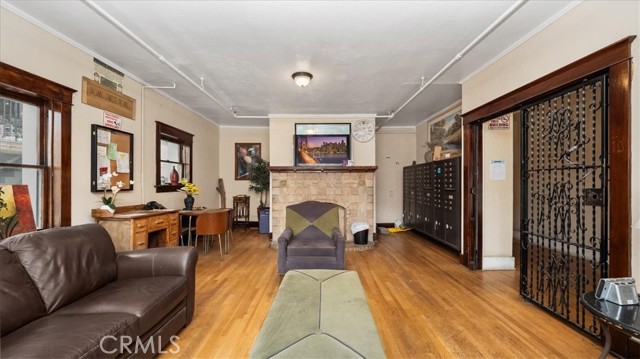 Detail Gallery Image 3 of 17 For 323 W 4th St #201,  Long Beach,  CA 90802 - 1 Beds | 1 Baths