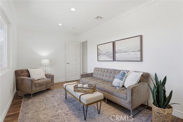 Detail Gallery Image 16 of 34 For 3831 Saint Johnswood Dr, Woodland Hills,  CA 91364 - 5 Beds | 3/1 Baths