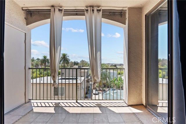 555 Maine Avenue, Long Beach CA: https://media.crmls.org/medias/565e0bd3-b4f7-45d8-9071-d9992b713694.jpg
