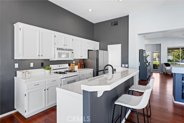 Detail Gallery Image 14 of 43 For 13700 Basswood Dr, Corona,  CA 92883 - 3 Beds | 2 Baths