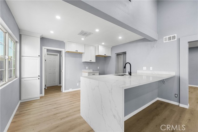 Detail Gallery Image 8 of 22 For 5651 Radford, Valley Village,  CA 91607 - 3 Beds | 2 Baths