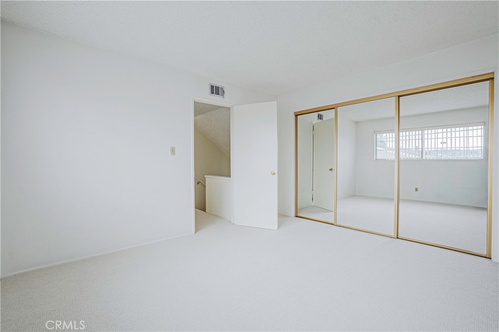 https://media.crmls.org/medias/565f2473-2087-4407-841b-3cc9cd7a1127.jpg?preset=X-Large