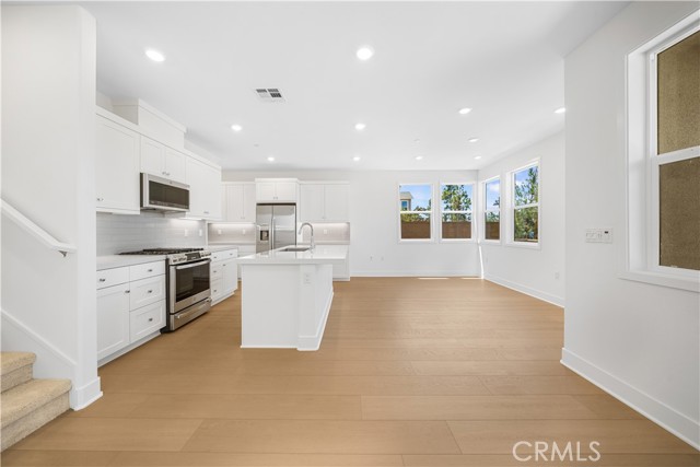 410 Lobata, Irvine CA: https://media.crmls.org/medias/565f87cc-29f7-4355-b5c8-e1ae4483674c.jpg