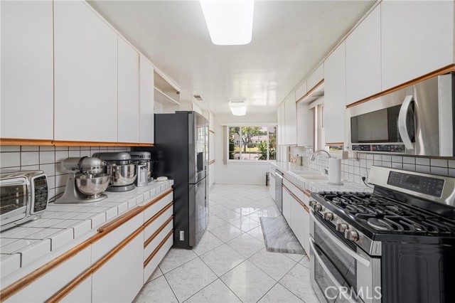 2030 Paloma Street, Pasadena CA: https://media.crmls.org/medias/5660bcc6-9b39-46ae-a914-6e499b3208cf.jpg