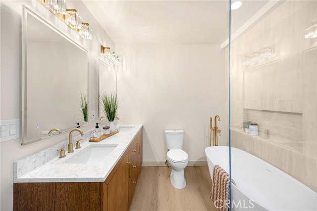 Detail Gallery Image 28 of 65 For 631 N Kenwood St, Burbank,  CA 91505 - 5 Beds | 3 Baths