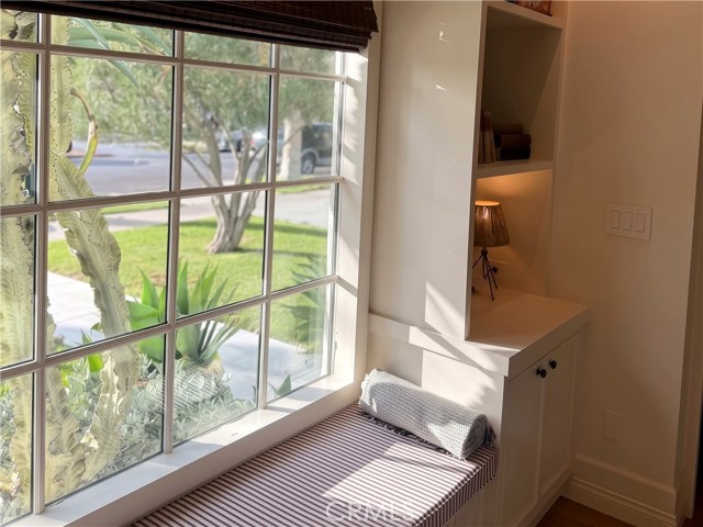 2932 Edgehill photo 4
