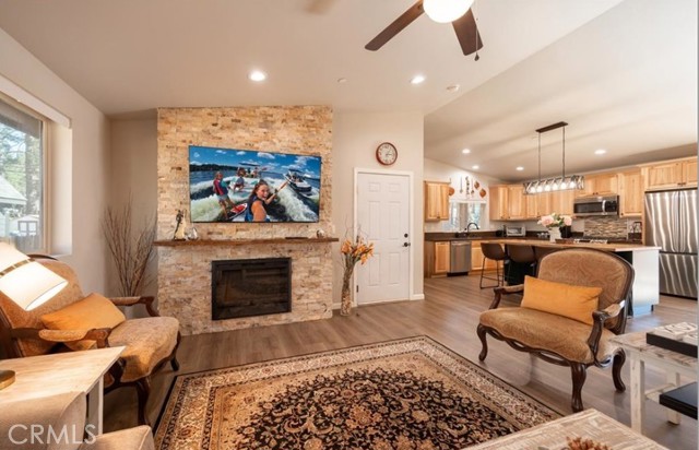Detail Gallery Image 8 of 34 For 905 W Aeroplane Bld, Big Bear City,  CA 92314 - 3 Beds | 2 Baths