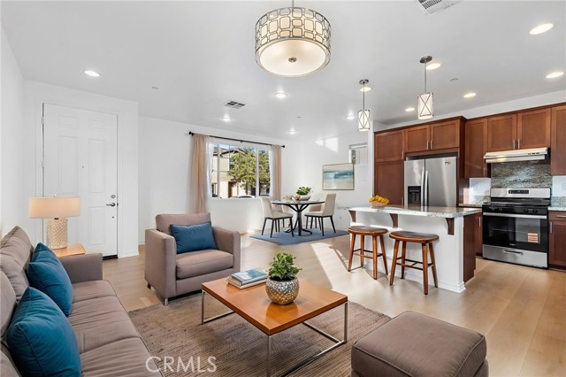 Detail Gallery Image 8 of 35 For 22756 Meyler St, Torrance,  CA 90502 - 5 Beds | 3 Baths