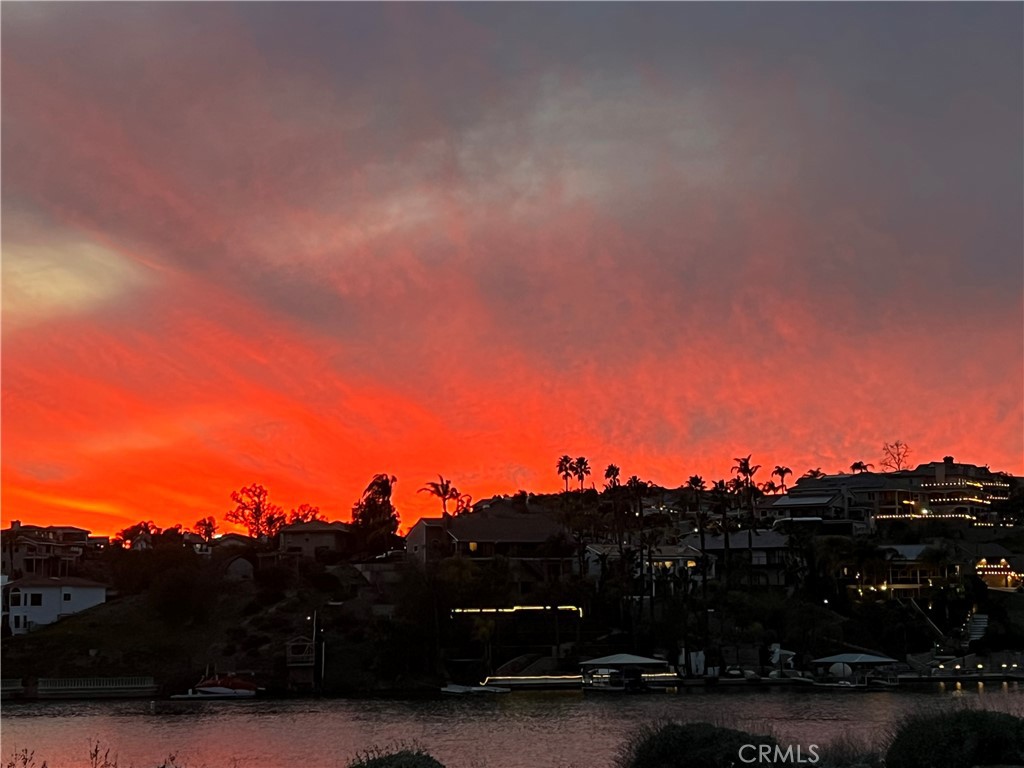 https://media.crmls.org/medias/56625fba-6a31-4311-b044-7c2aa2746dd1.jpg?preset=X-Large