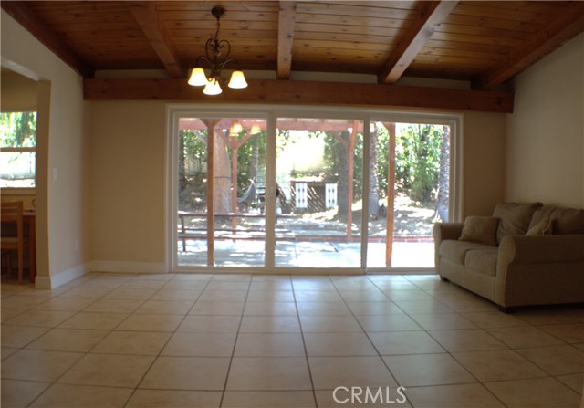 Detail Gallery Image 4 of 19 For 3598 Mt Vernon Ave, Riverside,  CA 92507 - 3 Beds | 2 Baths