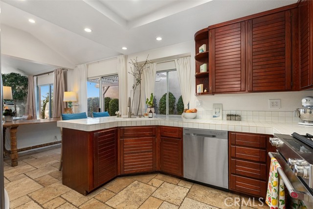 Detail Gallery Image 16 of 46 For 24 Cormorant, Newport Beach,  CA 92660 - 2 Beds | 2 Baths