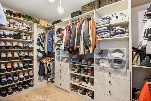 Detail Gallery Image 24 of 53 For 22637 Erwin St, Woodland Hills,  CA 91367 - 6 Beds | 5/1 Baths