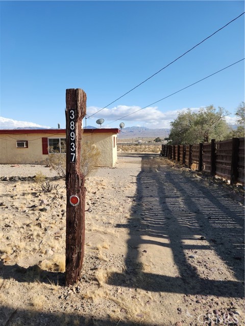 38937 Oleander Road, Newberry Springs CA: https://media.crmls.org/medias/56638e2f-5c0b-4efa-a415-daf609a2ee22.jpg