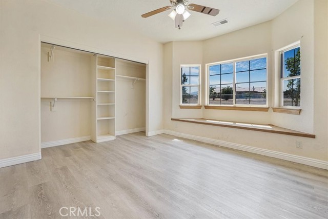 12771 Elm Street, Oak Hills CA: https://media.crmls.org/medias/56644589-b280-4c17-8b10-c849a720e43d.jpg