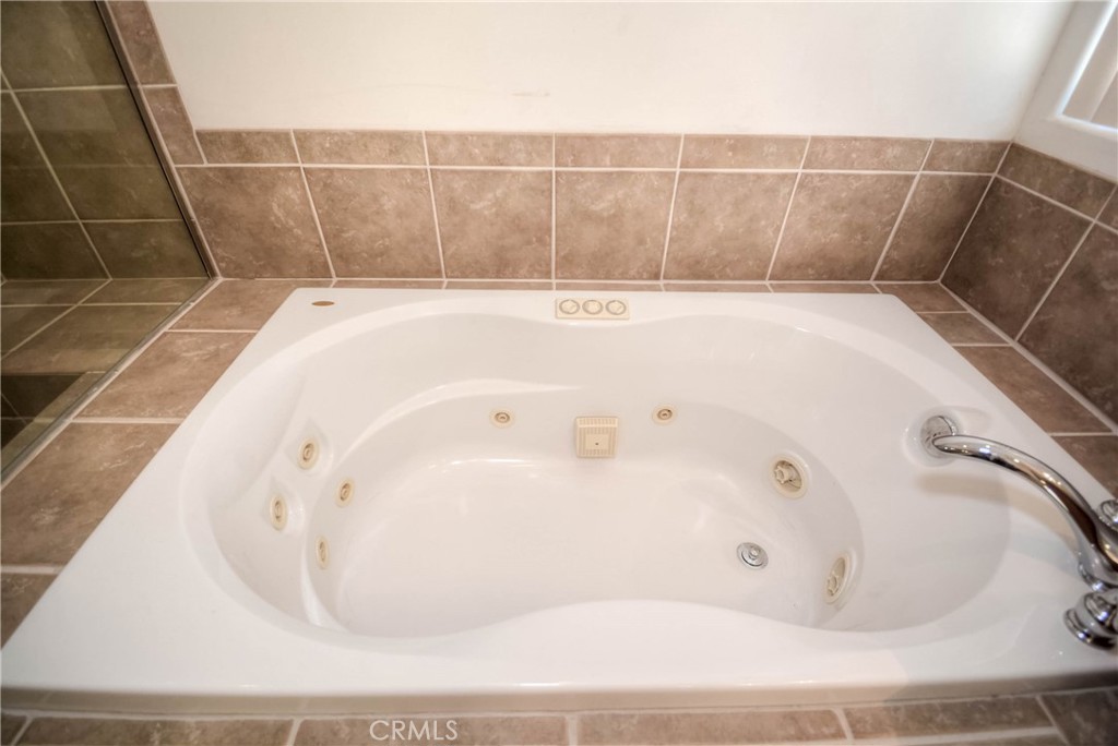 https://media.crmls.org/medias/56645188-0f5a-4cd2-9698-52aaa673e4e6.jpg?preset=X-Large