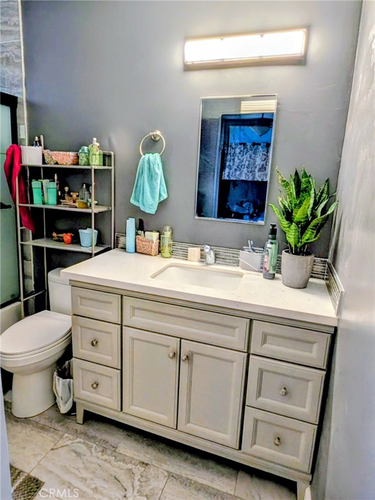 https://media.crmls.org/medias/56649e8f-518b-45cc-a7d2-7e4e2c4f3bb5.jpg?preset=X-Large