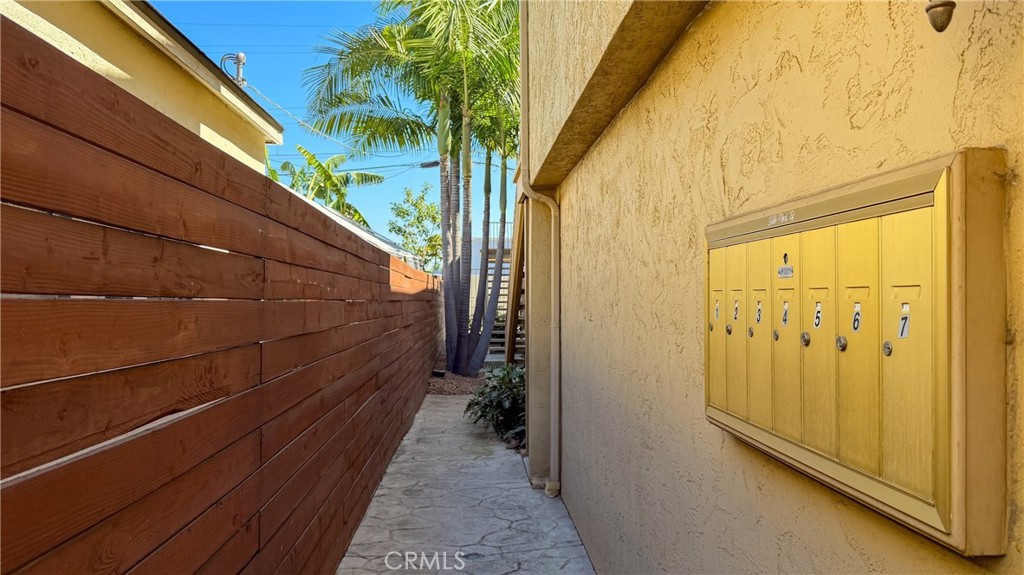 https://media.crmls.org/medias/5665d277-9903-4dba-a69c-31539c945b00.jpg?preset=X-Large
