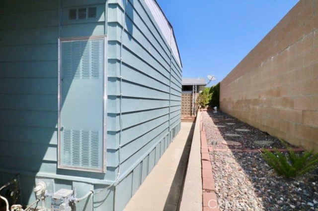 Detail Gallery Image 10 of 46 For 12726 Lake Forest Dr #25,  La Mirada,  CA 90638 - 2 Beds | 2 Baths