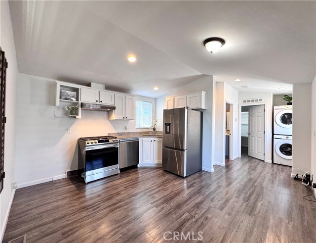 7560 Woodman Place, Van Nuys CA: https://media.crmls.org/medias/566723f8-6fd1-48b1-8655-d36b6cfe3b69.jpg