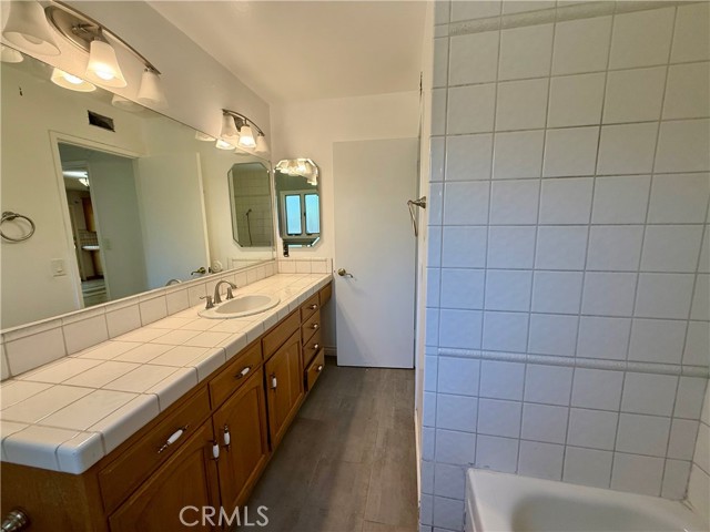 Detail Gallery Image 17 of 28 For 6618 Smoke Tree Ave, Oak Park,  CA 91377 - 4 Beds | 3 Baths