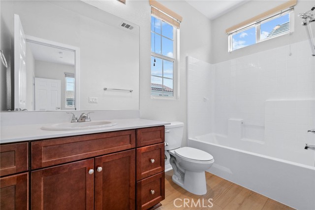 13016 Waterlily Way, Chino CA: https://media.crmls.org/medias/56677b28-a8f7-4132-8a4a-e9f95c90af99.jpg