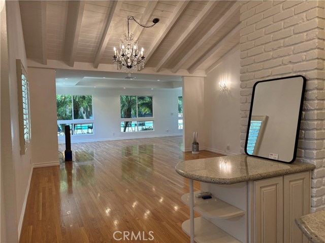 1631 Leycross Drive, La Canada Flintridge CA: https://media.crmls.org/medias/56677cca-7e57-4f8d-a71c-dc6e24eb3ac4.jpg