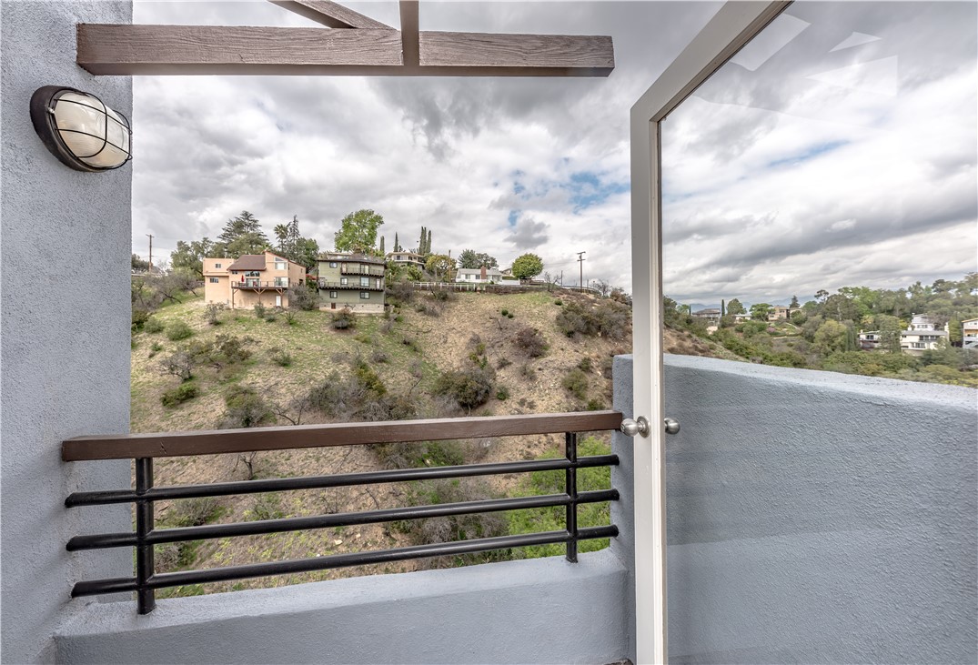 Detail Gallery Image 16 of 41 For 756 Quail Dr, Los Angeles,  CA 90065 - 3 Beds | 2 Baths