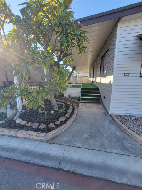 Detail Gallery Image 4 of 8 For 300 N Rampart St #127,  Orange,  CA 92868 - 4 Beds | 2 Baths