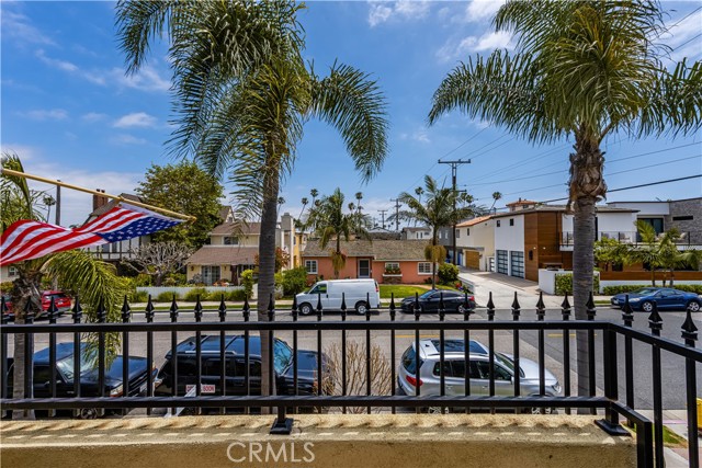 Detail Gallery Image 31 of 53 For 113 5th St, Seal Beach,  CA 90740 - 4 Beds | 3/1 Baths
