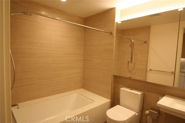877 Francisco Street, Los Angeles CA: https://media.crmls.org/medias/56689ab4-d24b-4256-9376-9b6cd1670461.jpg