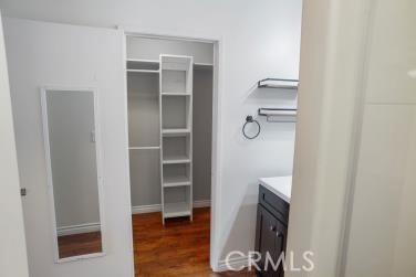 https://media.crmls.org/medias/5668a1ec-2e96-4f0f-bf9f-5d920acf4f02.jpg?preset=X-Large